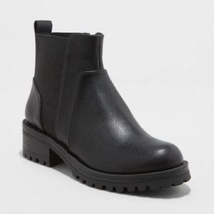 Universal Thread Black Danton Chelsea Boots